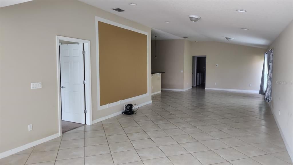 Active With Contract: $2,700 (3 beds, 2 baths, 1708 Square Feet)