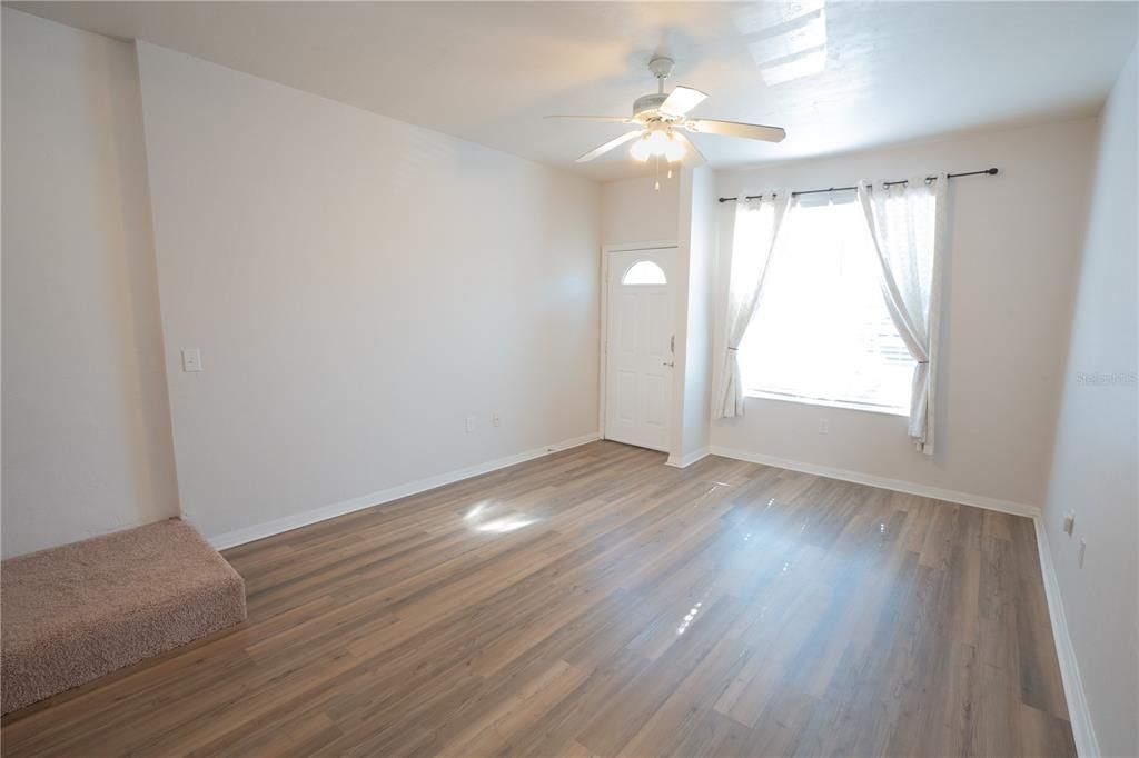 For Sale: $205,000 (2 beds, 2 baths, 1176 Square Feet)