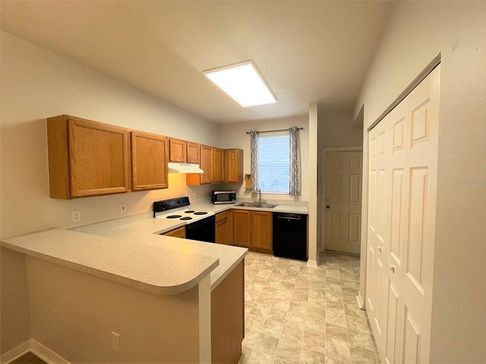 For Sale: $205,000 (2 beds, 2 baths, 1176 Square Feet)