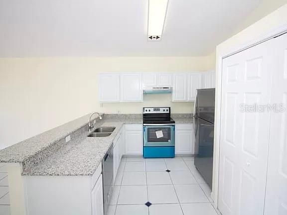 For Rent: $2,200 (3 beds, 2 baths, 1728 Square Feet)