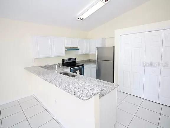 For Rent: $2,200 (3 beds, 2 baths, 1728 Square Feet)