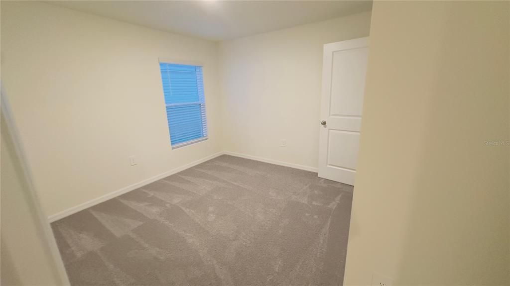 For Rent: $2,100 (4 beds, 2 baths, 1828 Square Feet)