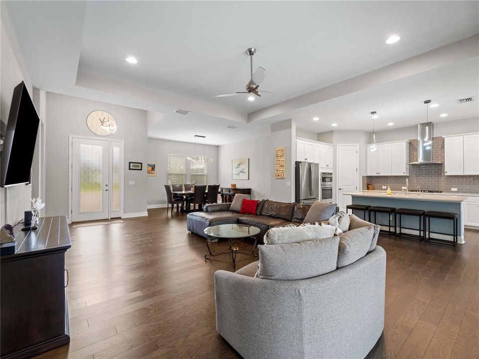 Active With Contract: $850,000 (4 beds, 3 baths, 2405 Square Feet)