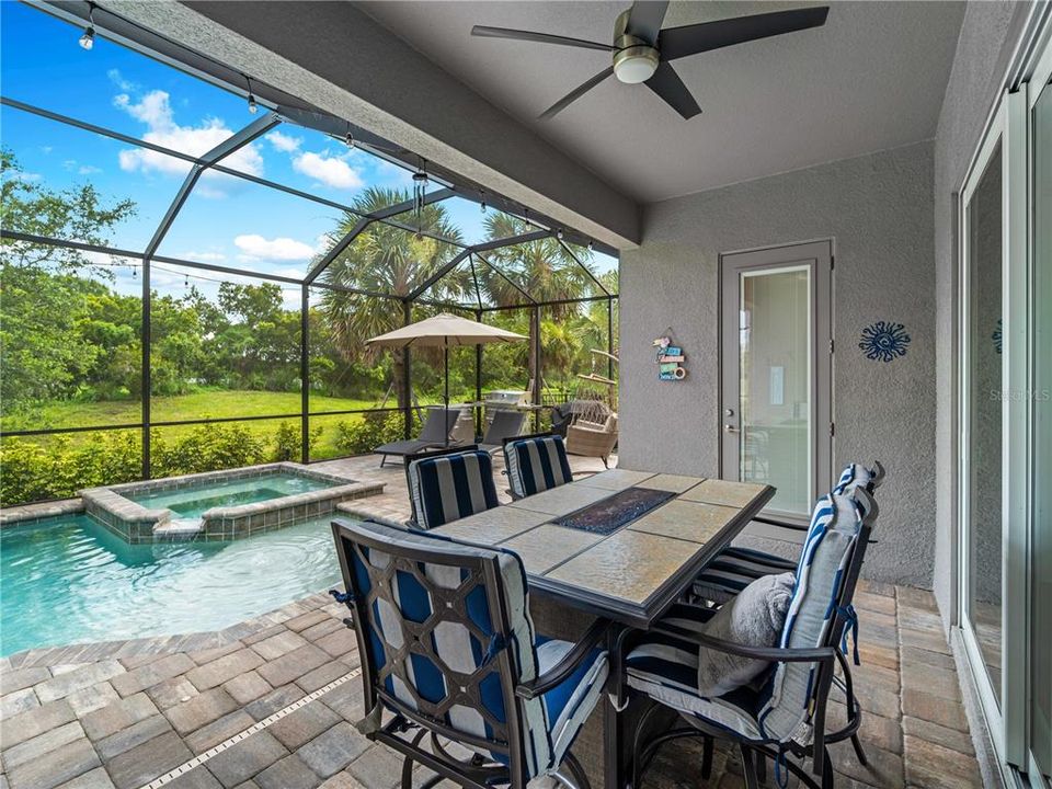 Active With Contract: $850,000 (4 beds, 3 baths, 2405 Square Feet)