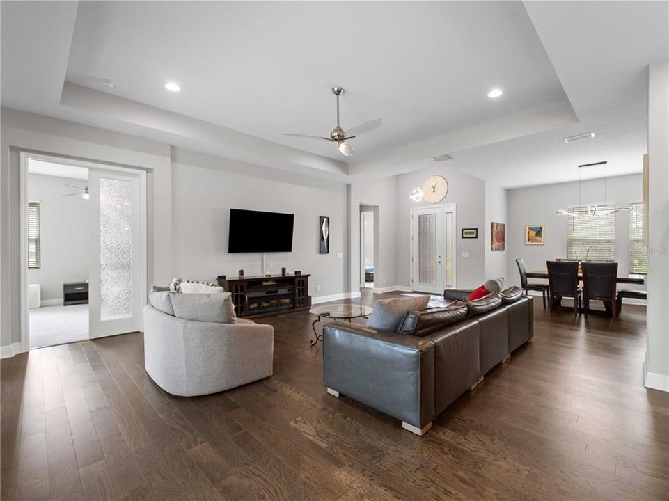 Active With Contract: $850,000 (4 beds, 3 baths, 2405 Square Feet)