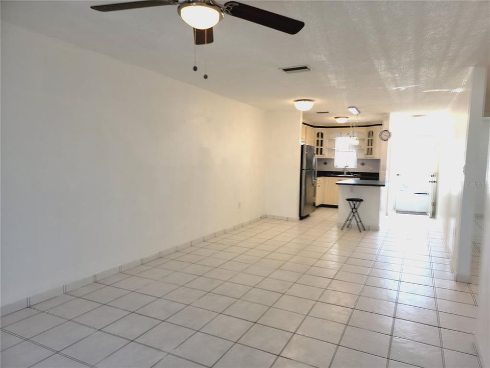 For Rent: $1,400 (2 beds, 1 baths, 792 Square Feet)