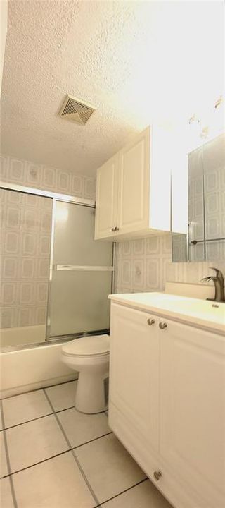 For Rent: $1,400 (2 beds, 1 baths, 792 Square Feet)