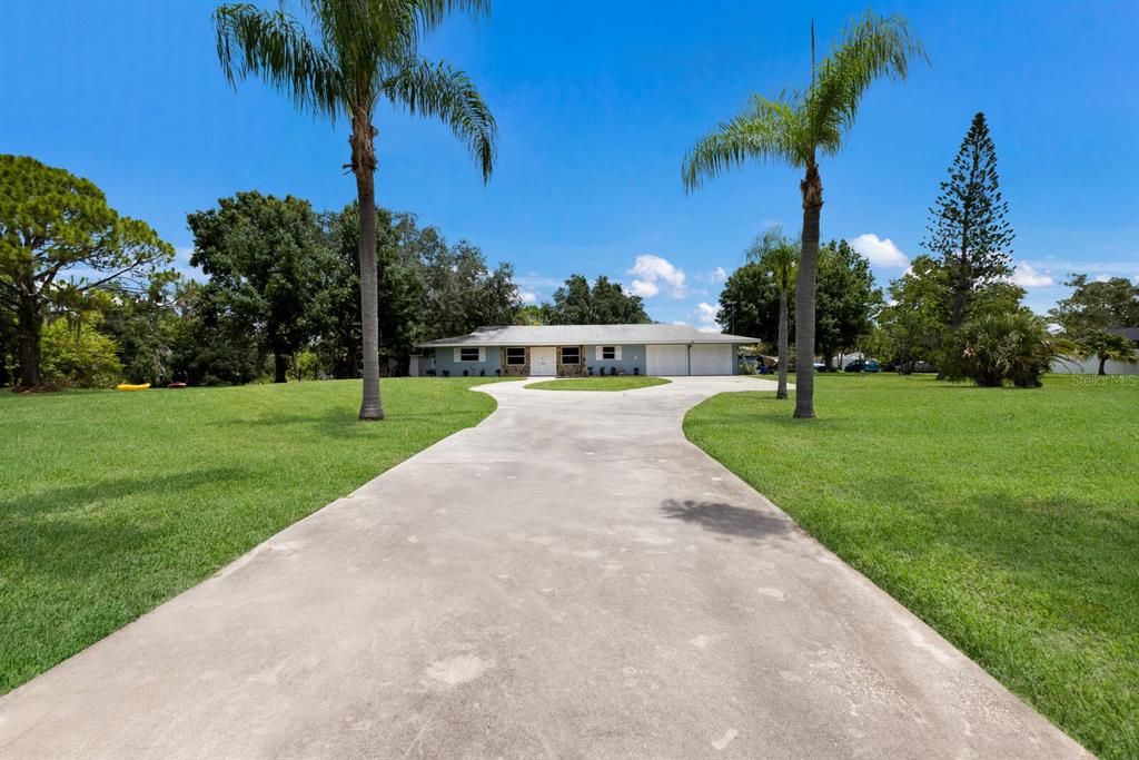 For Sale: $675,000 (3 beds, 2 baths, 1957 Square Feet)