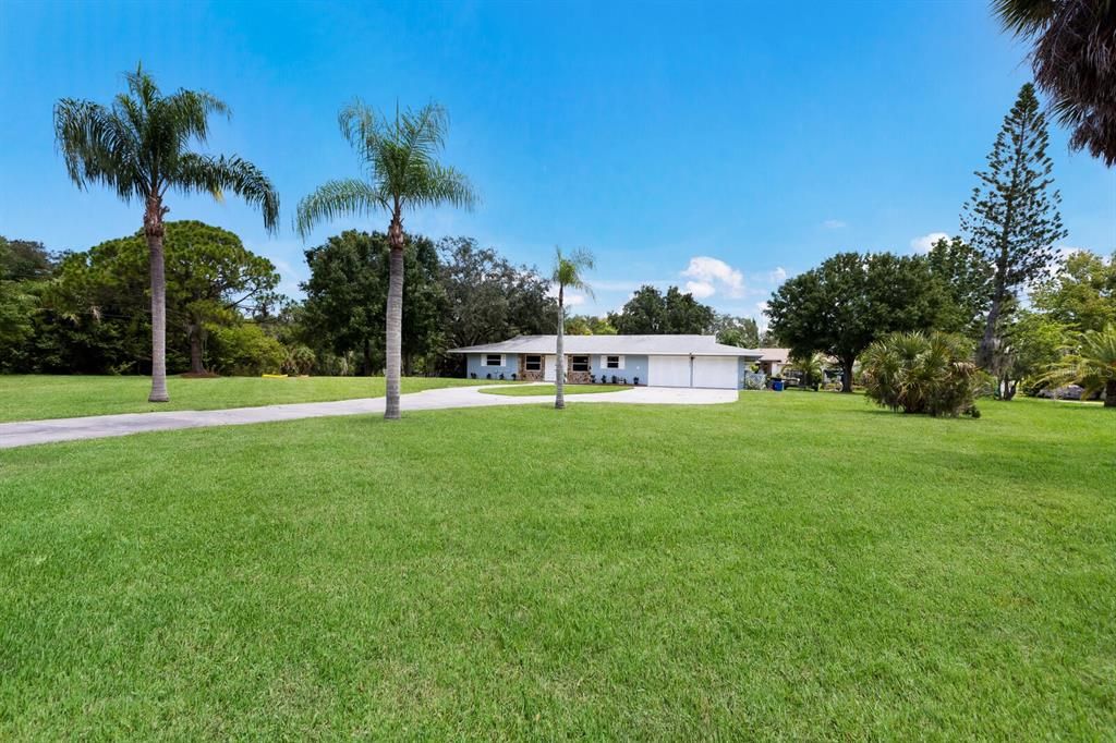 For Sale: $675,000 (3 beds, 2 baths, 1957 Square Feet)