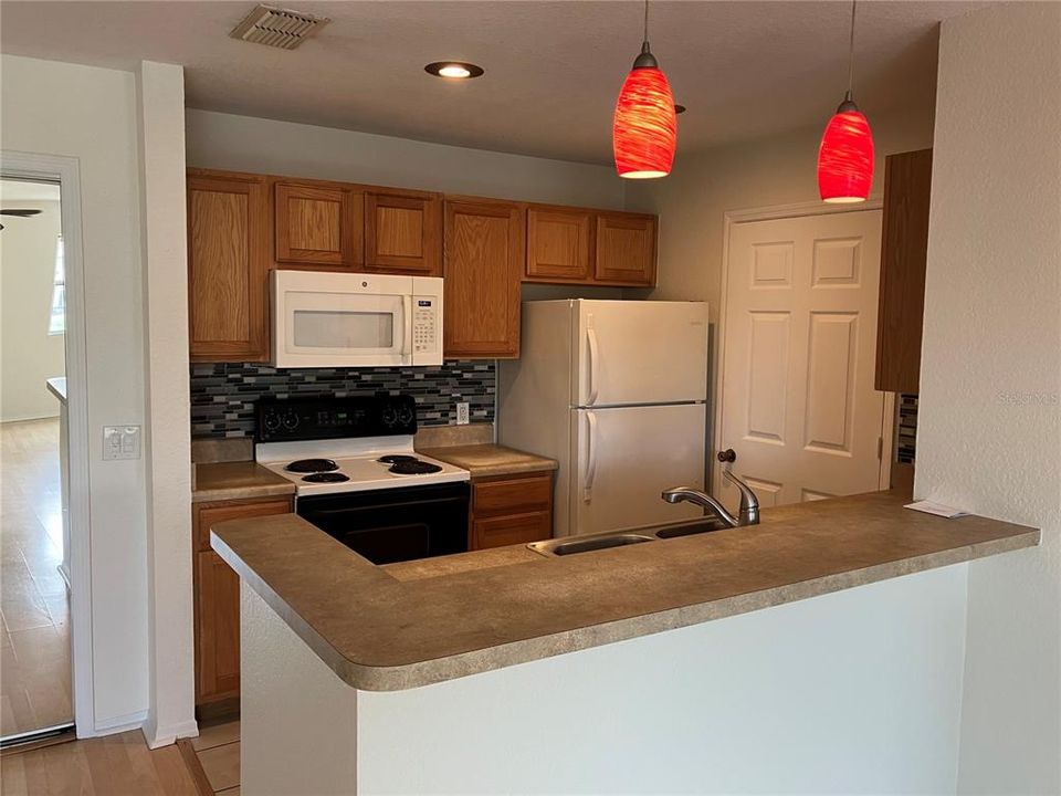 For Sale: $228,000 (2 beds, 2 baths, 1000 Square Feet)