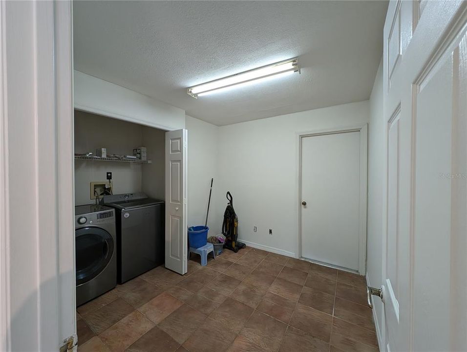 For Sale: $379,500 (3 beds, 2 baths, 1848 Square Feet)