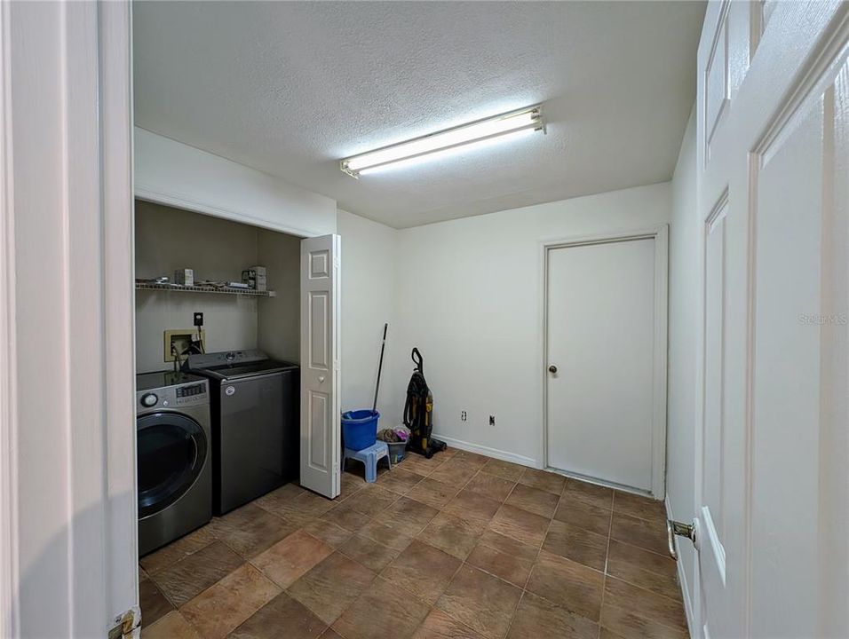 For Sale: $379,500 (3 beds, 2 baths, 1848 Square Feet)