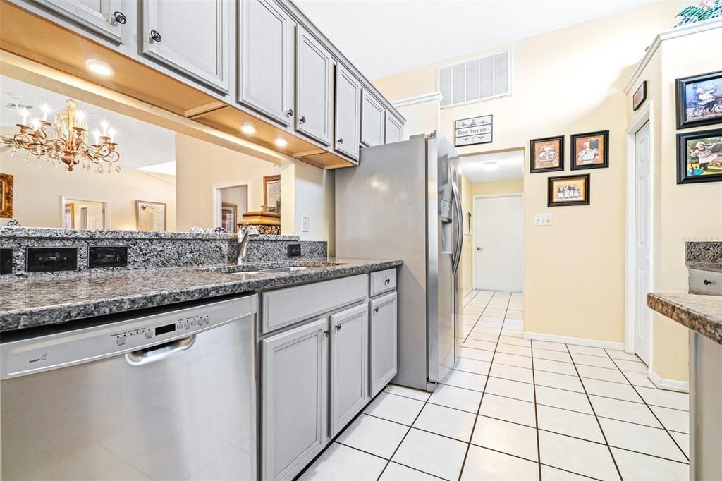 For Sale: $319,900 (3 beds, 2 baths, 1623 Square Feet)