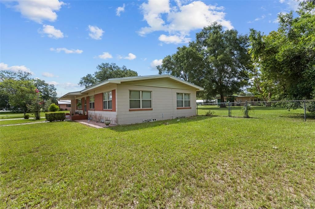 For Sale: $217,000 (3 beds, 2 baths, 1394 Square Feet)