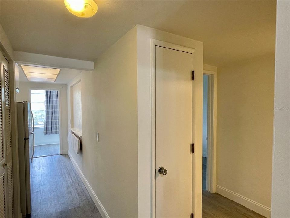 For Rent: $1,300 (1 beds, 1 baths, 596 Square Feet)