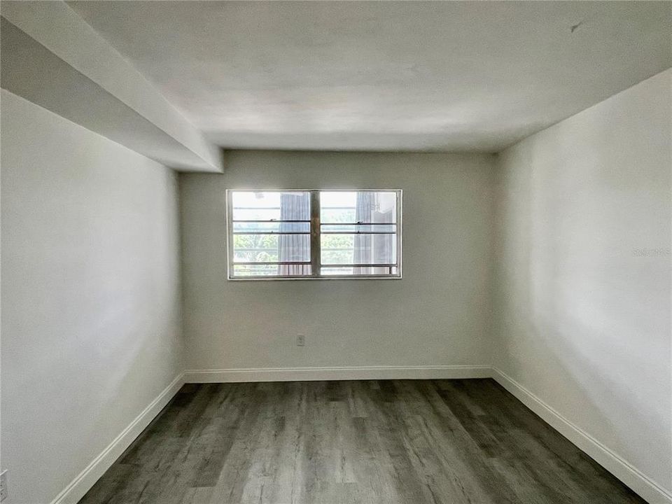 For Rent: $1,300 (1 beds, 1 baths, 596 Square Feet)