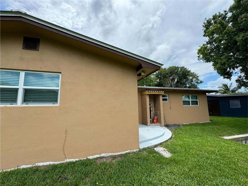 Active With Contract: $245,000 (3 beds, 2 baths, 1432 Square Feet)