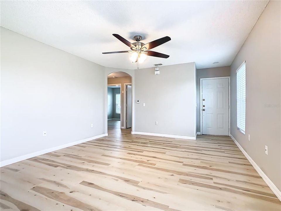 For Sale: $250,500 (3 beds, 2 baths, 1136 Square Feet)