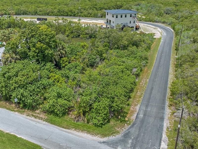 На продажу: $450,000 (0.29 acres)