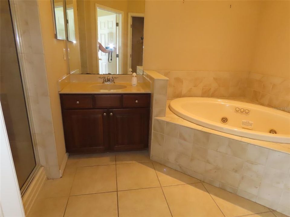 For Sale: $379,900 (3 beds, 2 baths, 2044 Square Feet)