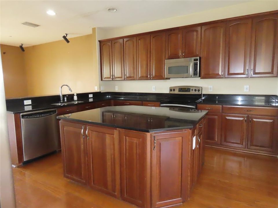 For Sale: $379,900 (3 beds, 2 baths, 2044 Square Feet)