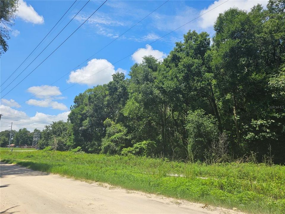 En Venta: $150,000 (2.06 acres)