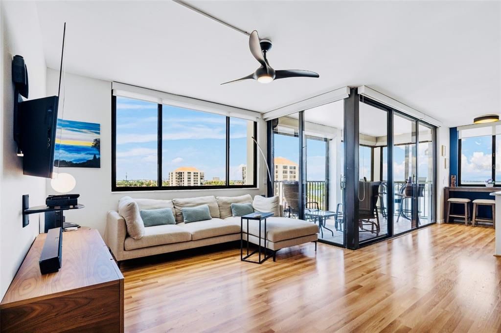 Active With Contract: $673,300 (2 beds, 2 baths, 1140 Square Feet)