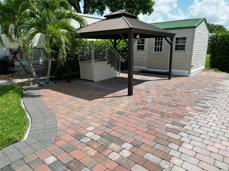 Shed and Covered Lanai