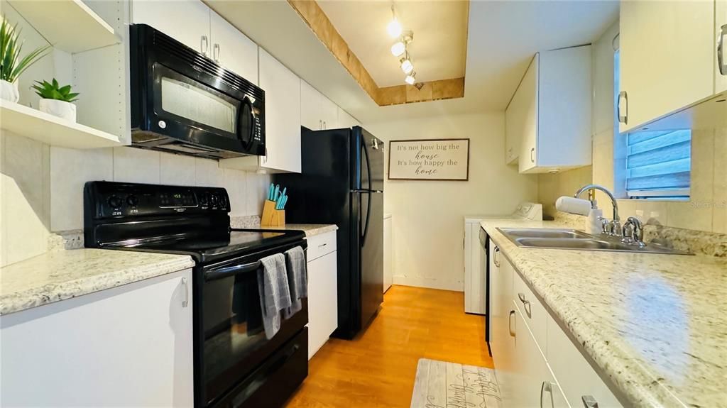 For Rent: $1,450 (1 beds, 1 baths, 642 Square Feet)