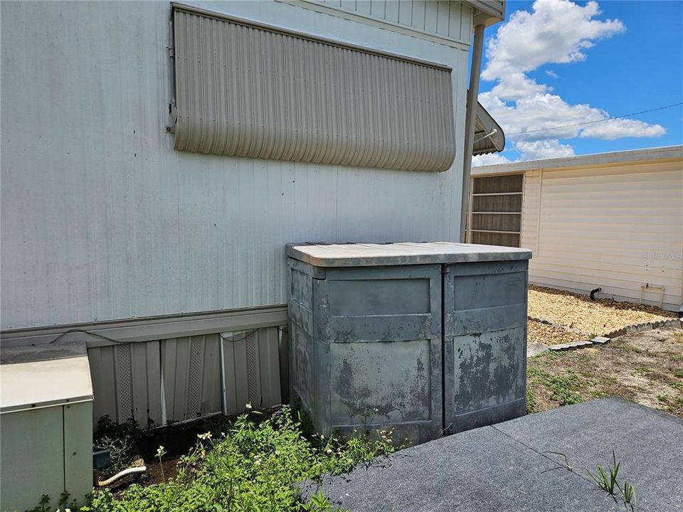 Outdoor mini storage cabinet