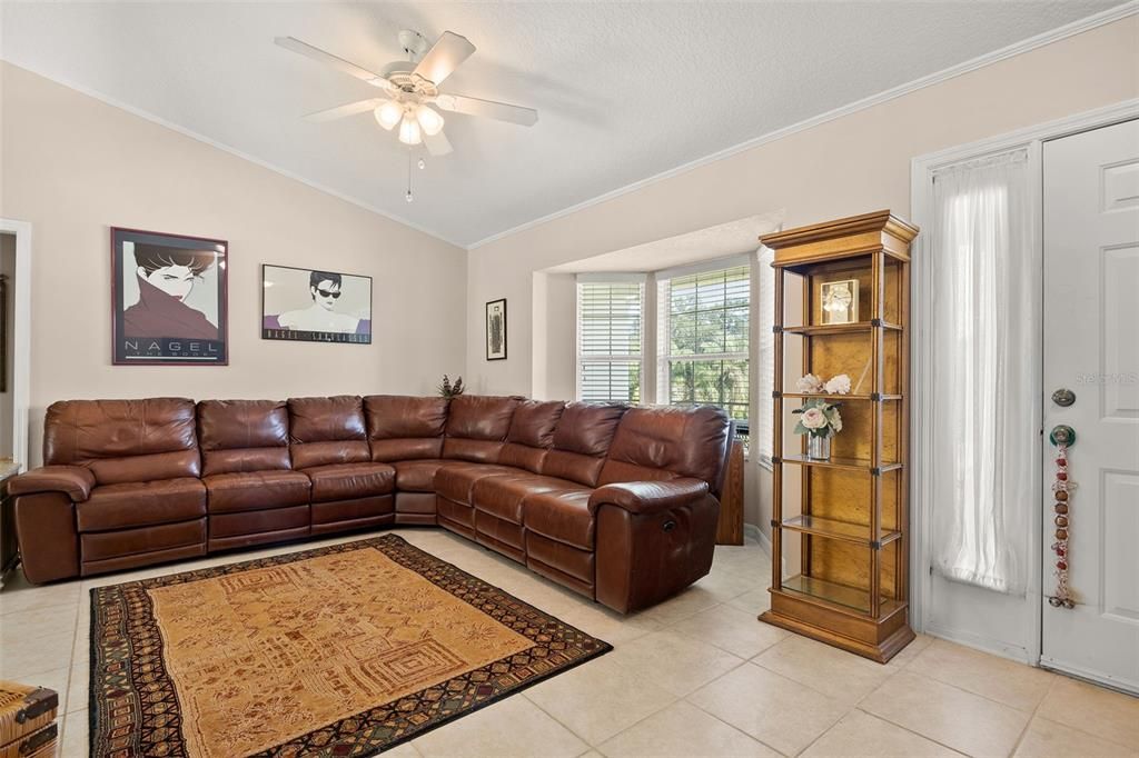 For Sale: $324,900 (3 beds, 2 baths, 1342 Square Feet)