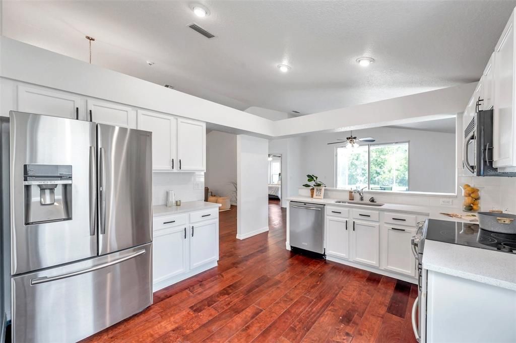 For Sale: $359,000 (3 beds, 2 baths, 1578 Square Feet)