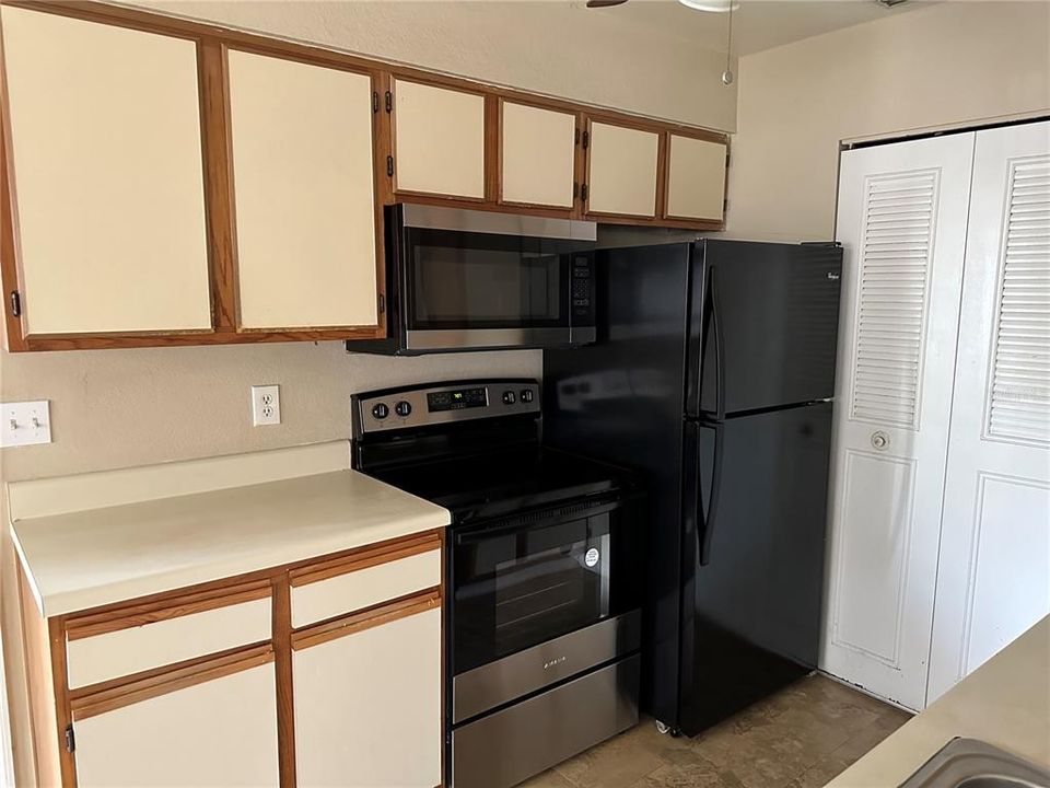 For Rent: $1,600 (2 beds, 2 baths, 934 Square Feet)