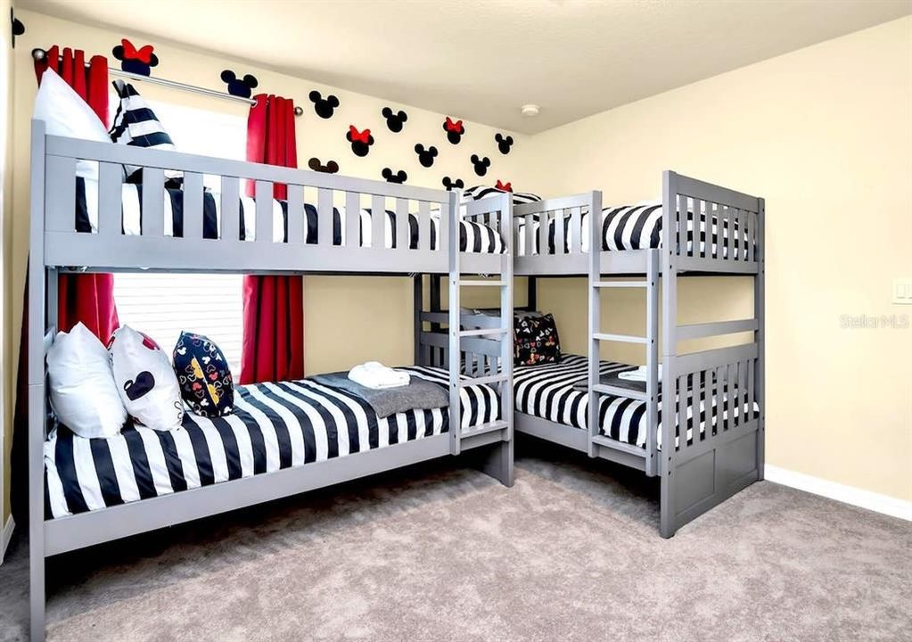 Charming Mickey Mouse room, sleeps 4