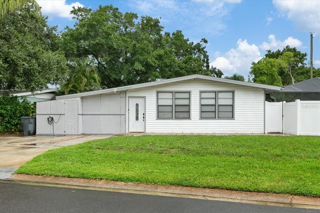 Active With Contract: $440,000 (3 beds, 2 baths, 1395 Square Feet)