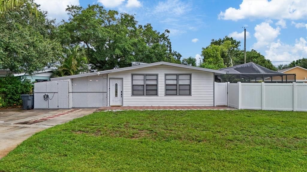 Active With Contract: $440,000 (3 beds, 2 baths, 1395 Square Feet)