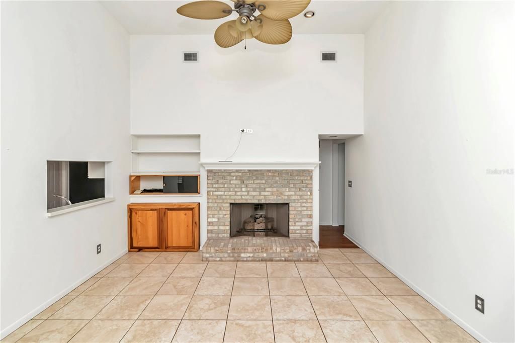 For Sale: $297,000 (3 beds, 2 baths, 1643 Square Feet)