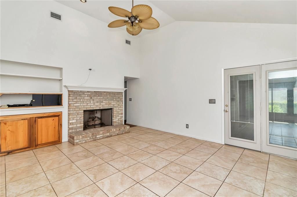 For Sale: $297,000 (3 beds, 2 baths, 1643 Square Feet)