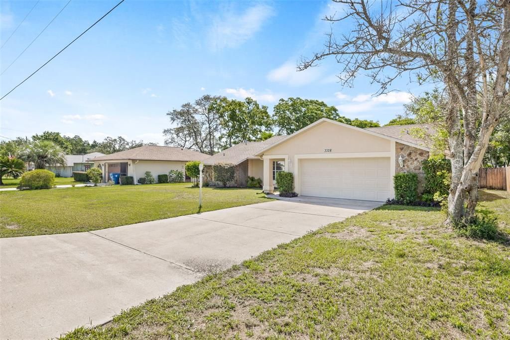 Active With Contract: $250,000 (2 beds, 2 baths, 1574 Square Feet)