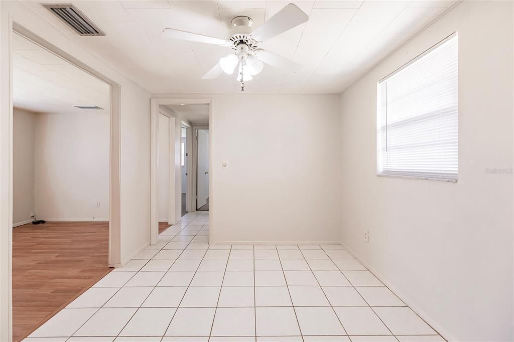 For Sale: $180,000 (2 beds, 1 baths, 760 Square Feet)