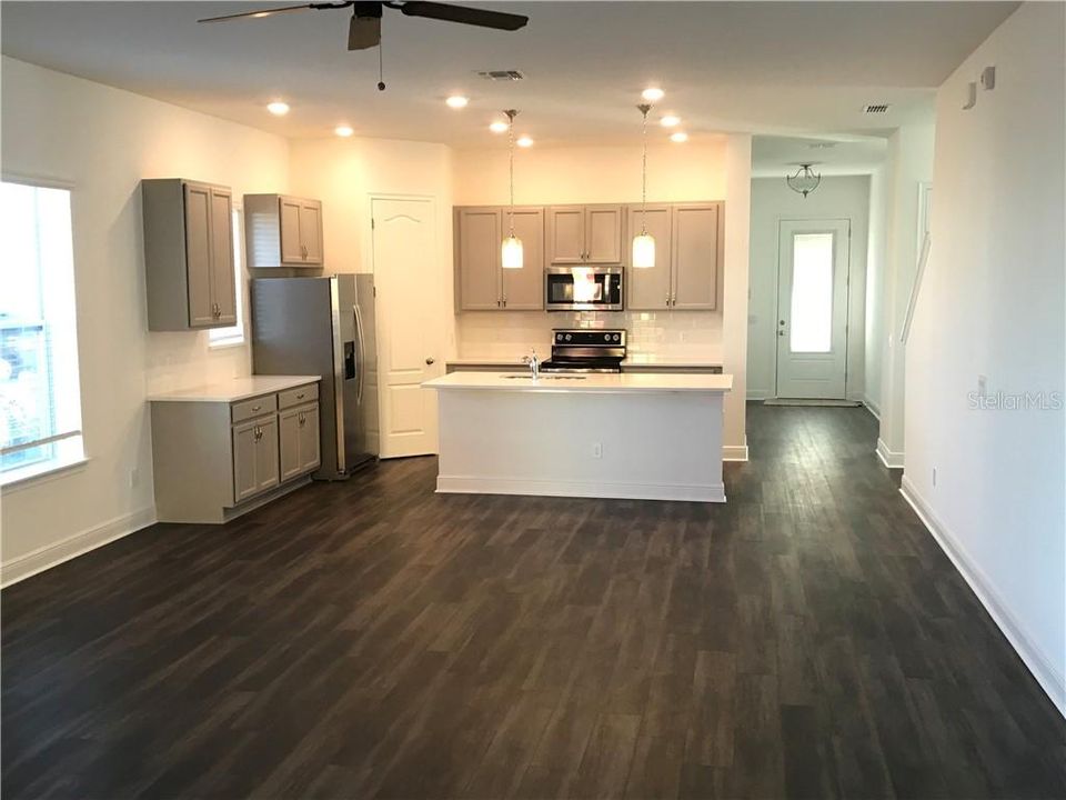 Active With Contract: $2,995 (3 beds, 3 baths, 2418 Square Feet)