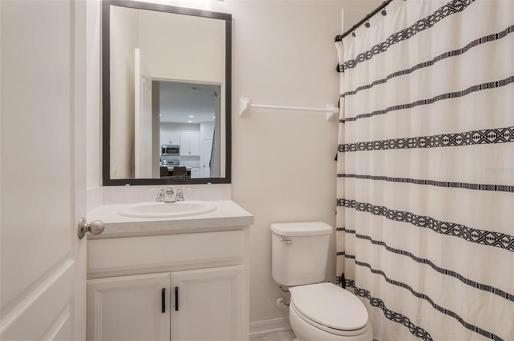 Guest bathroom, 1st floor