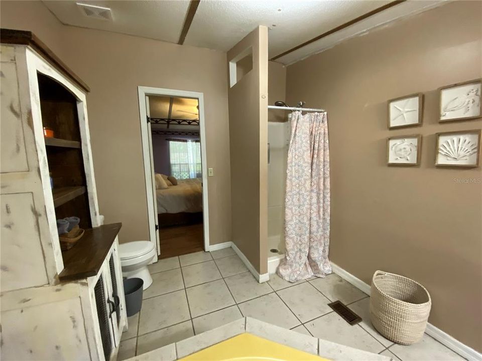 For Sale: $169,000 (3 beds, 2 baths, 960 Square Feet)