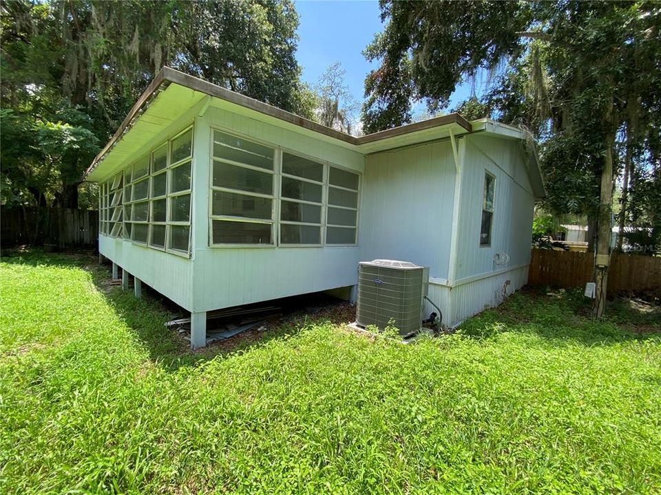 For Sale: $169,000 (3 beds, 2 baths, 960 Square Feet)