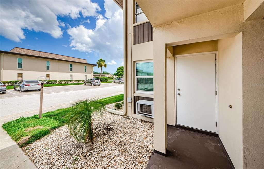 Separate Entrance to the Florida Rm/3rd Bdrm