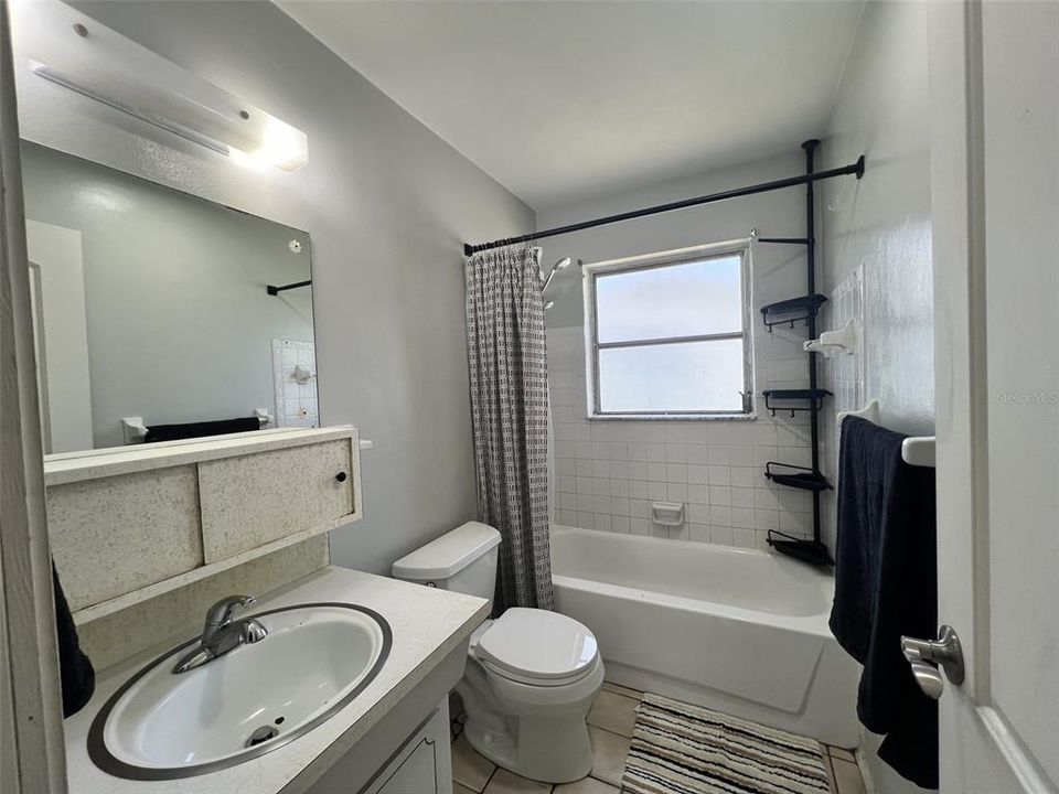 For Sale: $299,000 (2 beds, 1 baths, 934 Square Feet)