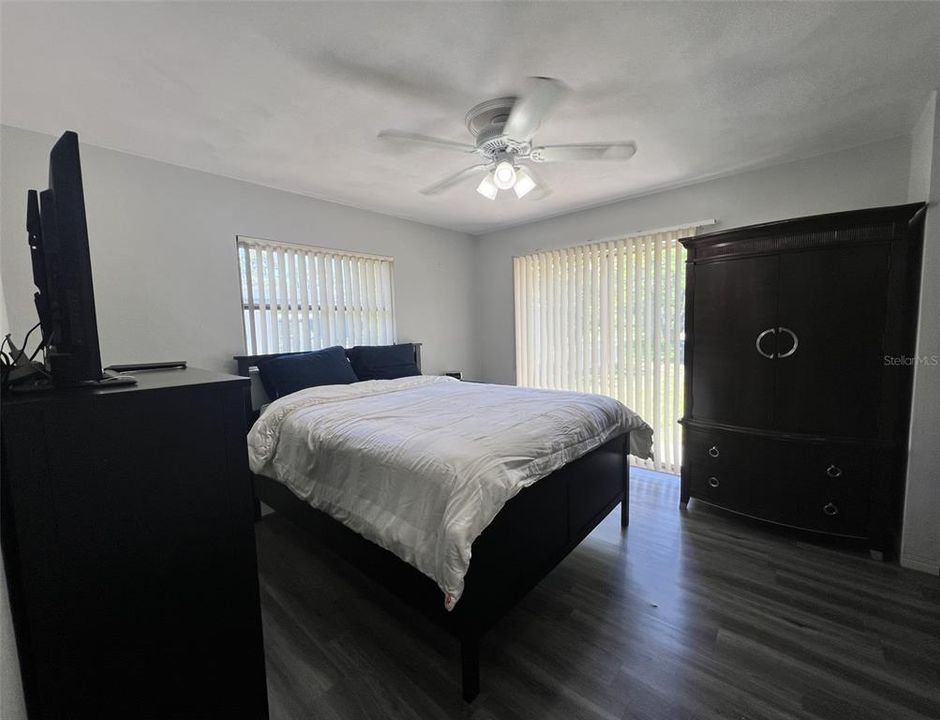 For Sale: $299,000 (2 beds, 1 baths, 934 Square Feet)