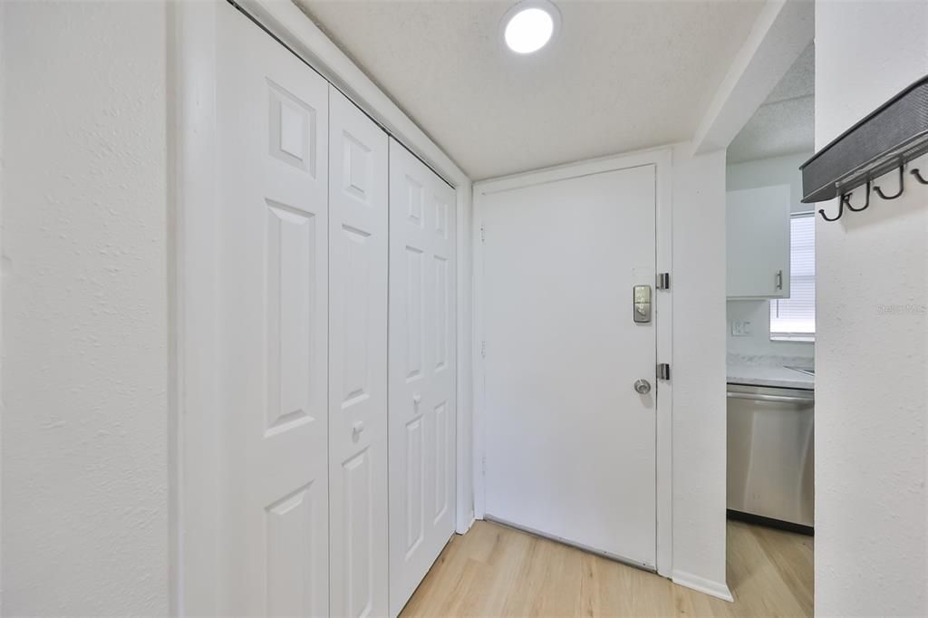 Active With Contract: $138,000 (1 beds, 1 baths, 742 Square Feet)