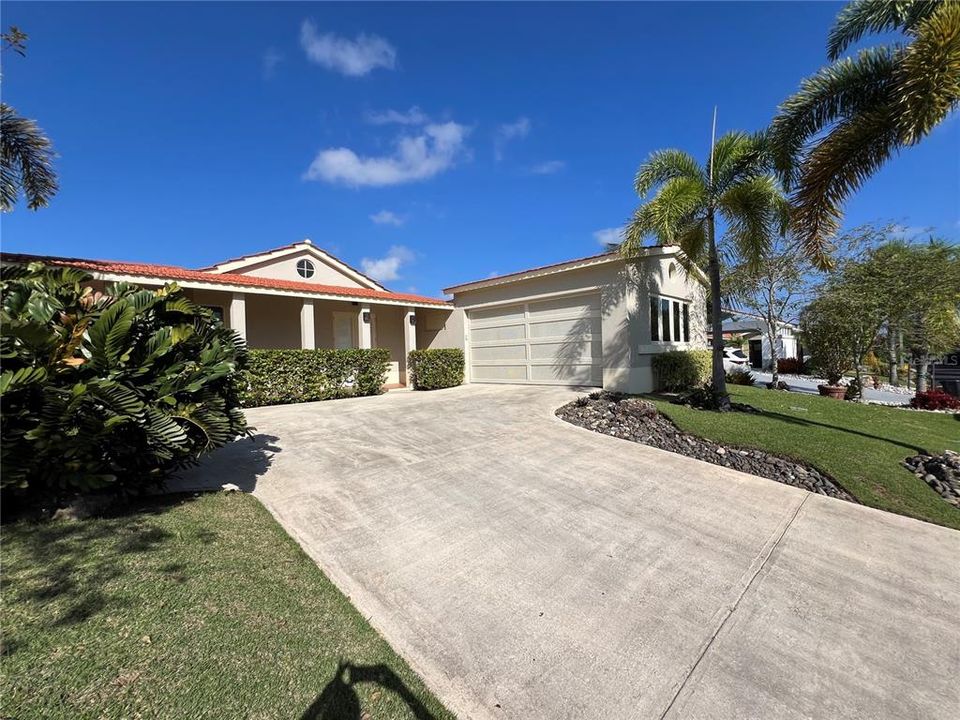 Recently Rented: $6,500 (4 beds, 3 baths, 3000 Square Feet)