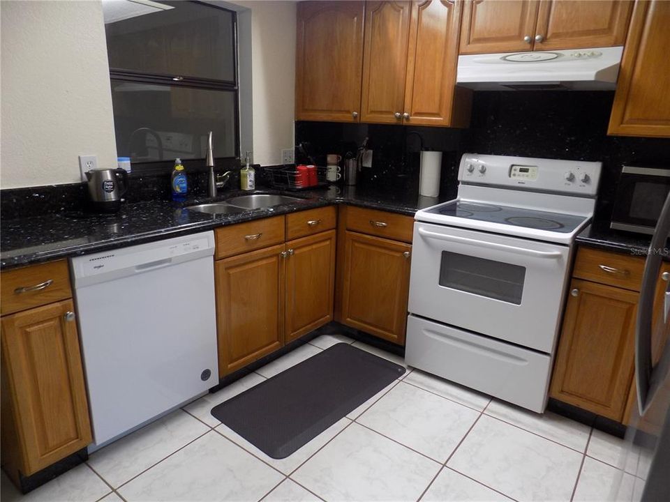 For Rent: $2,100 (3 beds, 2 baths, 1331 Square Feet)